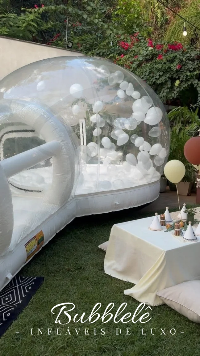 Bubble House integrada à decoração de um evento ao ar livre